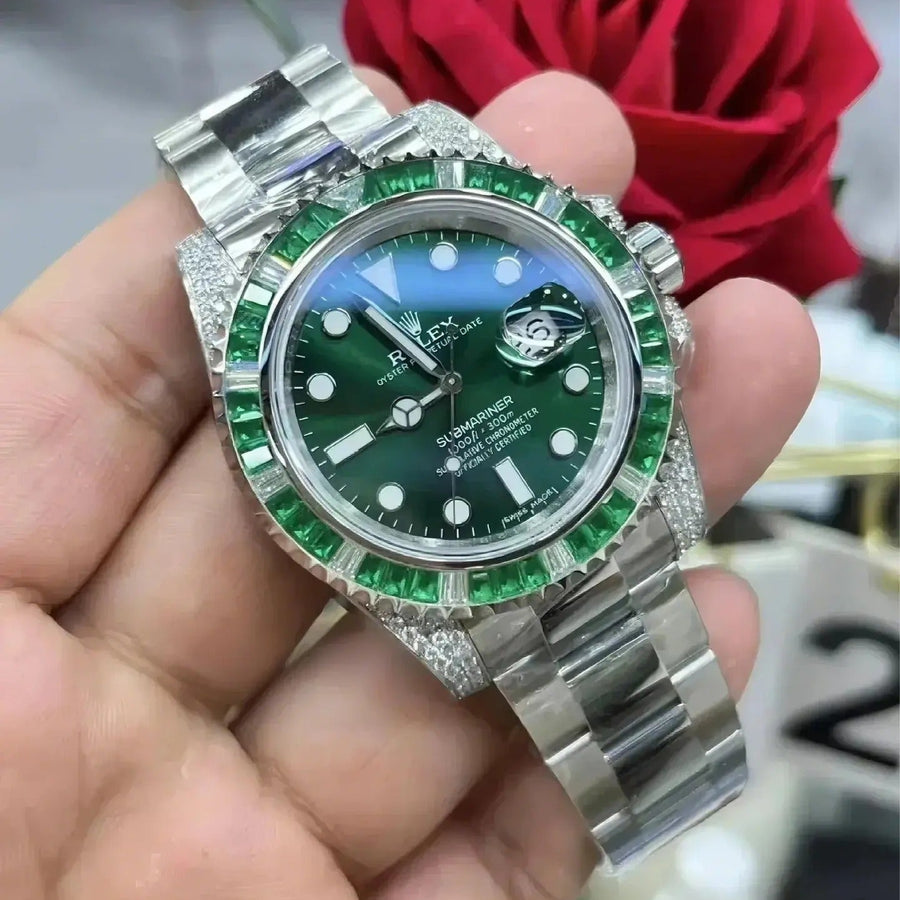 Submariner Date, 18K White Gold Diamonds Emerald UNWORN, 40mm — image 10