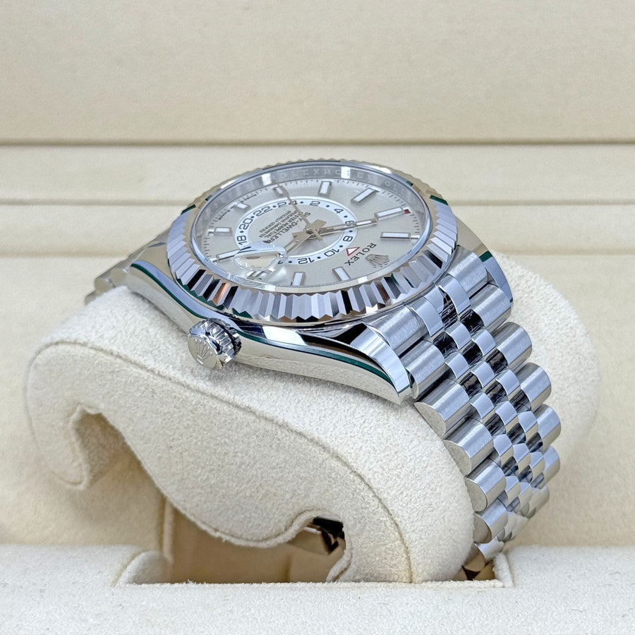 Sky-Dweller, 42mm, Oystersteel and 18k White Gold, White, Jubilee, Ref# 336934-0004 — image 7