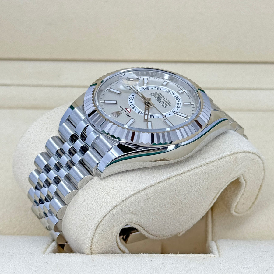 Sky-Dweller, 42mm, Oystersteel and 18k White Gold, White, Jubilee, Ref# 336934-0004 — image 8