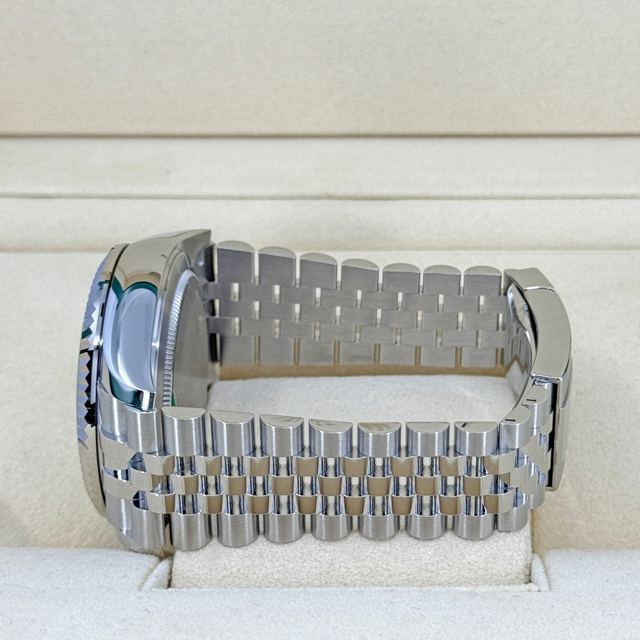 Sky-Dweller, 42mm, Oystersteel and 18k White Gold, White, Jubilee, Ref# 336934-0004 — image 11