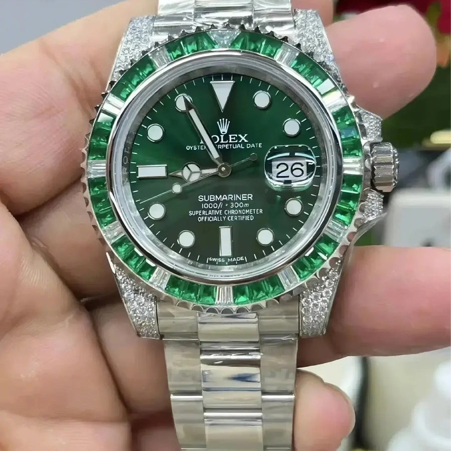 Submariner Date, 18K White Gold Diamonds Emerald UNWORN, 40mm — image 6