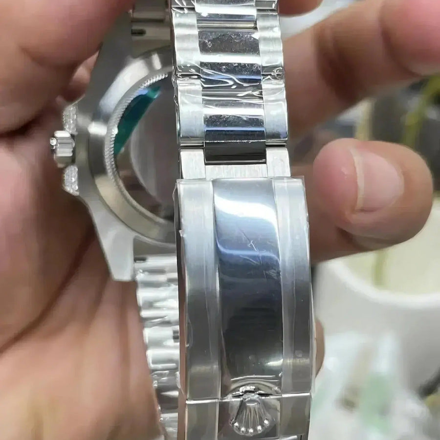 Submariner Date, 18K White Gold Diamonds Emerald UNWORN, 40mm — image 8