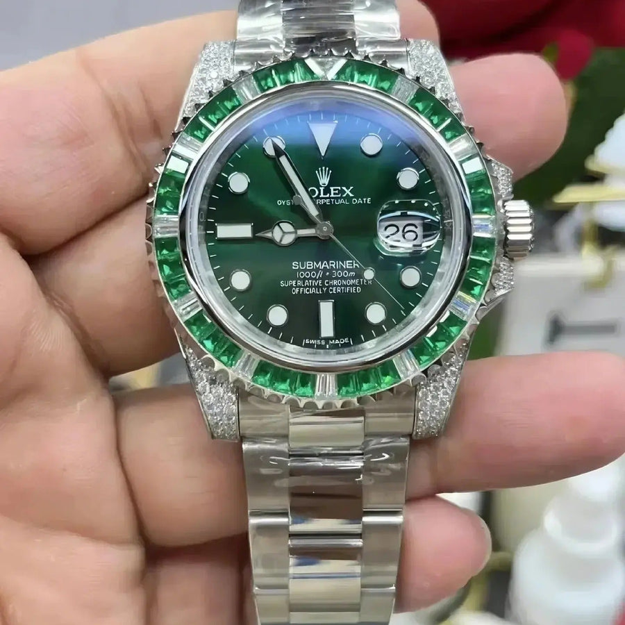 Submariner Date, 18K White Gold Diamonds Emerald UNWORN, 40mm — image 2